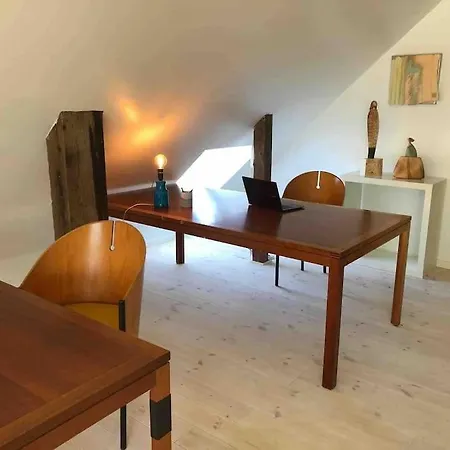 Luksus I Lonstrup, Med Kunsten I Hovedfokus M *